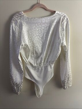 SHEIN White Satin Leopard Jacquard Long Sleeve Bodysuit